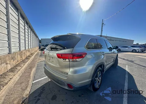 2018 Toyota Highlander Se из США, поврежденный, VIN 5TDKZRFH6JS283003